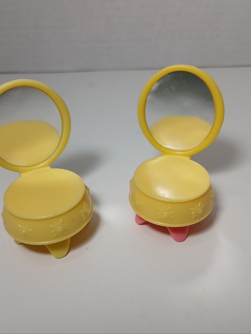 LPS Littlest Pet Shop Pink & Yellow Vanity Mirror CHAIR Hasbro LPSA Accessories